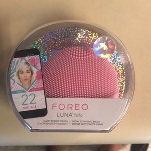 Pink Foreo Luna